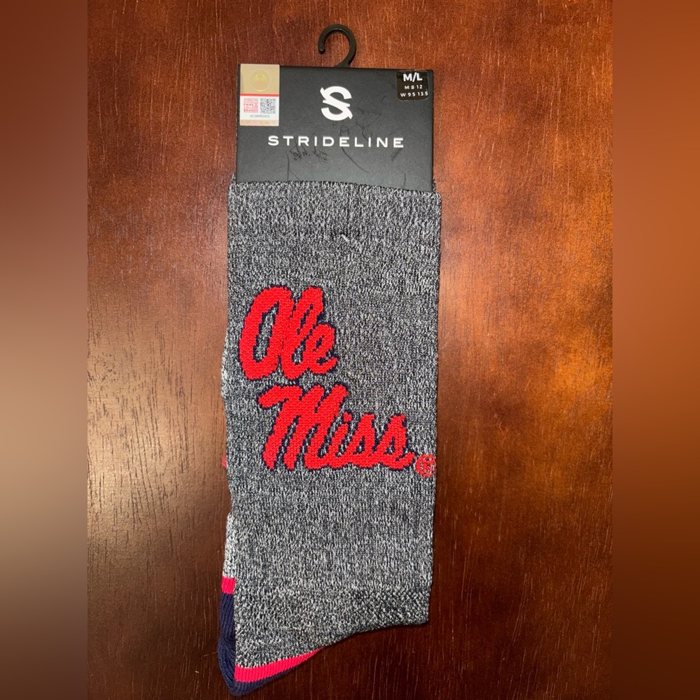 UNIVERSITY OF MISSISSIPPI STRIDELINE CREW SOCKS NWT MEN’S SHOE SIZE 8-12